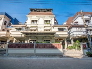 For rent 5 Beds office in Phra Khanong, Bangkok