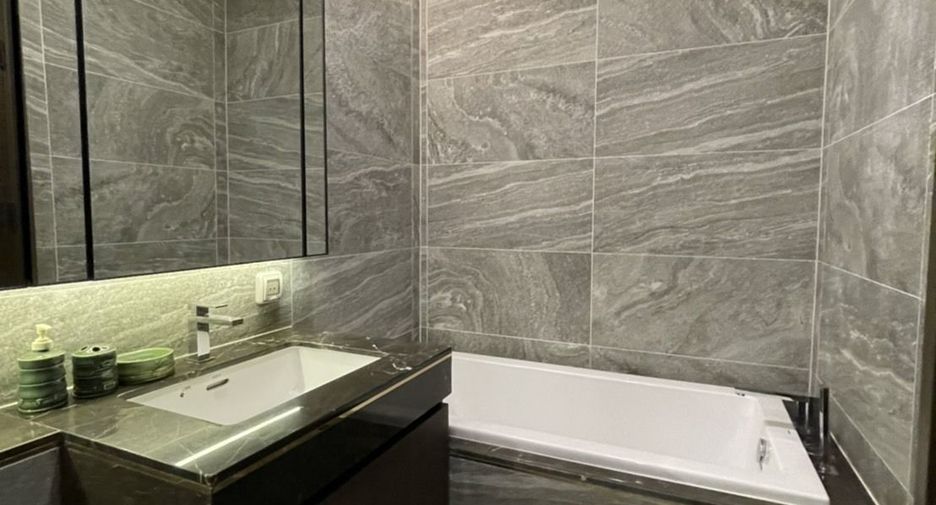 For sale 1 bed condo in Khlong Toei, Bangkok