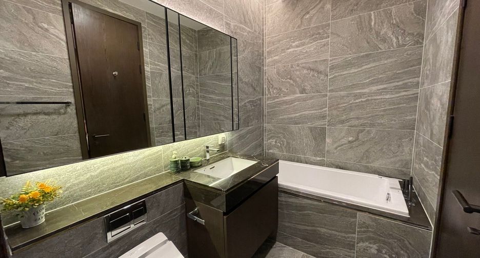 For sale 1 bed condo in Khlong Toei, Bangkok