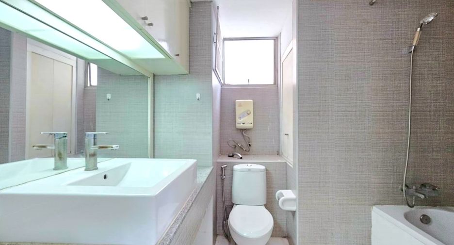 For rent 3 bedrooms condo in Watthana, Bangkok