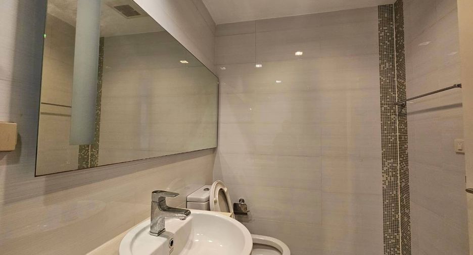 For rent 2 bedrooms condo in Sathon, Bangkok