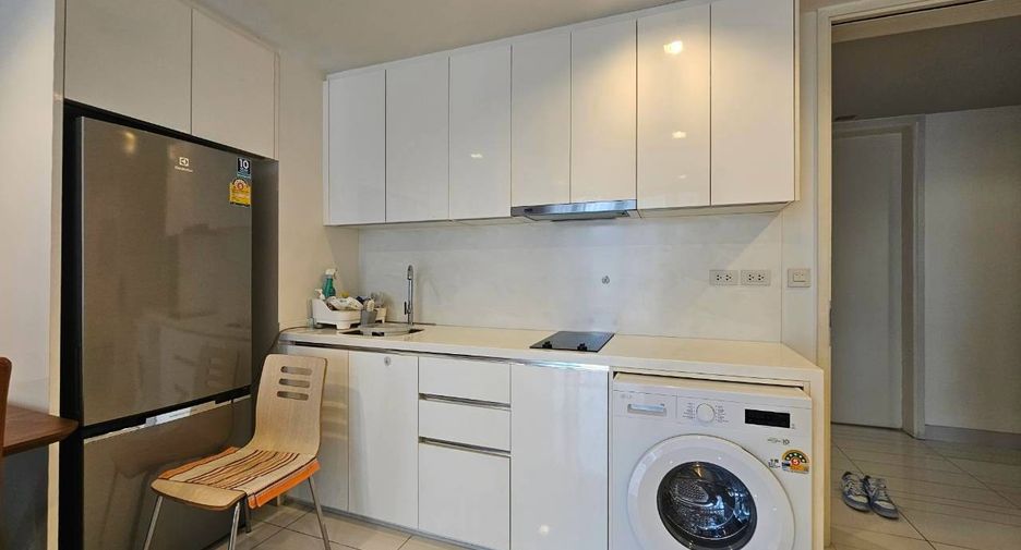 For rent 2 bedrooms condo in Sathon, Bangkok