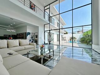 For sale and for rent 6 bed house in Pratumnak, Pattaya
