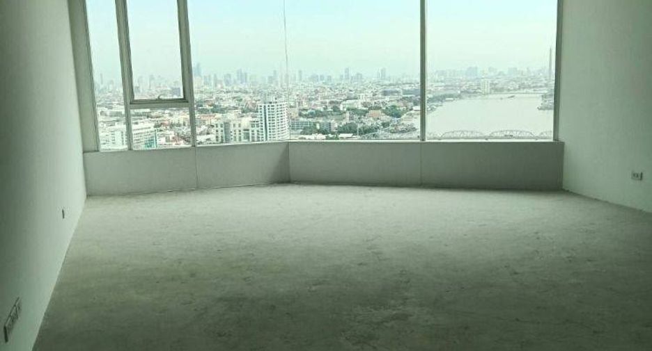 For sale 3 bed condo in Dusit, Bangkok