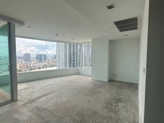 For sale 3 bed condo in Dusit, Bangkok