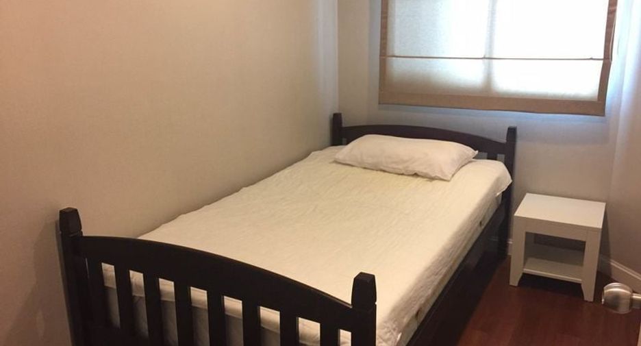 For rent 3 bed condo in Huai Khwang, Bangkok