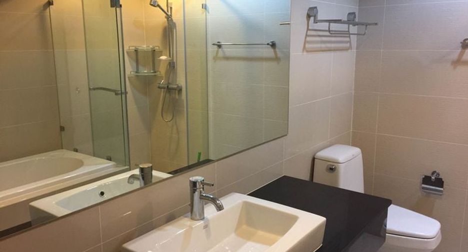 For rent 3 bed condo in Huai Khwang, Bangkok