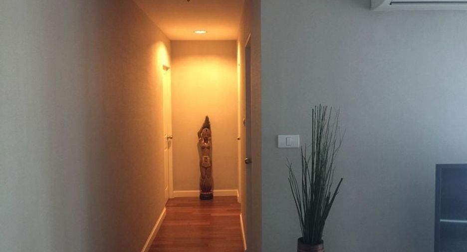 For rent 3 bed condo in Huai Khwang, Bangkok