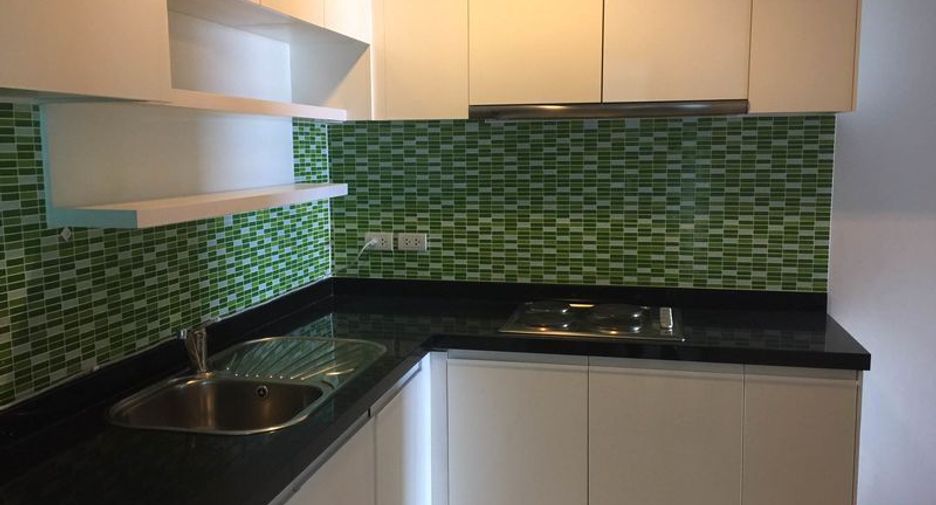 For rent 3 bed condo in Huai Khwang, Bangkok