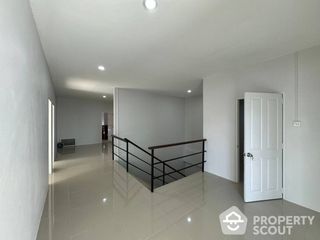 For sale 10 bed townhouse in Ban Bueng, Chonburi