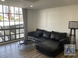 For rent 4 bed townhouse in Watthana, Bangkok
