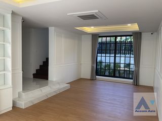 For rent 4 bed townhouse in Watthana, Bangkok