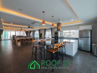 For sale 5 Beds condo in Bang Lamung, Chonburi