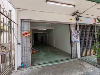 For rent 5 bed retail Space in Sathon, Bangkok