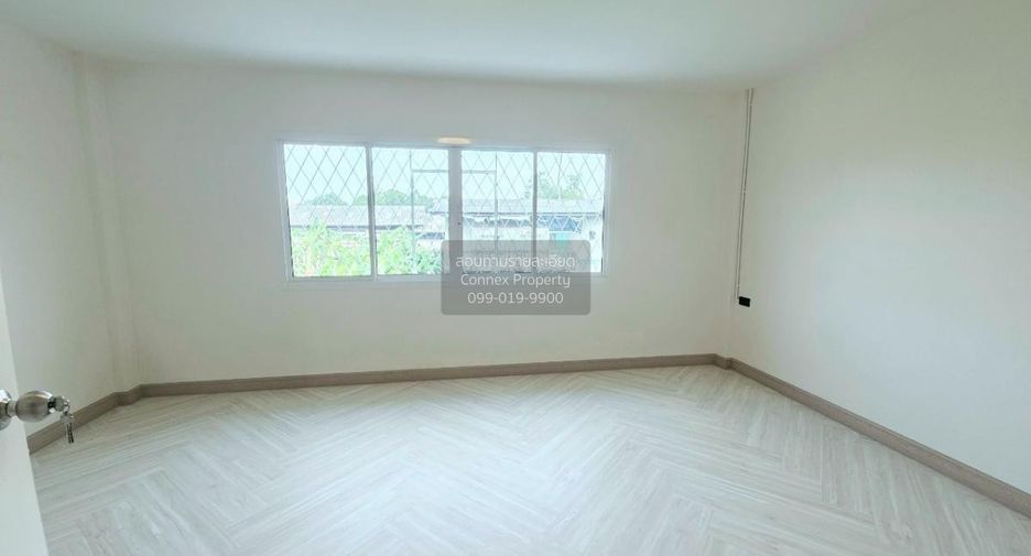 For rent 4 bedrooms townhouse in Mueang Nonthaburi, Nonthaburi
