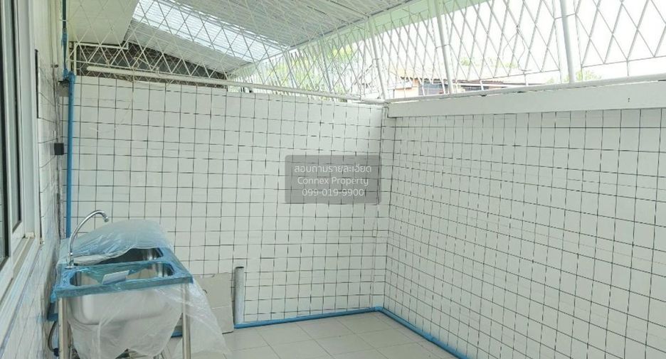 For rent 4 bedrooms townhouse in Mueang Nonthaburi, Nonthaburi