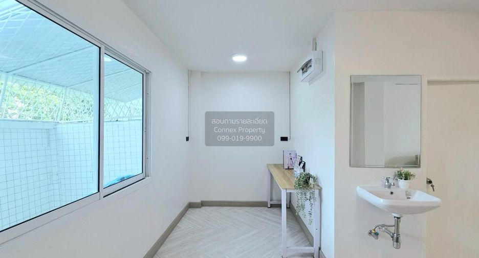 For rent 4 bedrooms townhouse in Mueang Nonthaburi, Nonthaburi