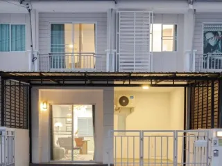 For rent 3 bed townhouse in Mueang Chiang Mai, Chiang Mai