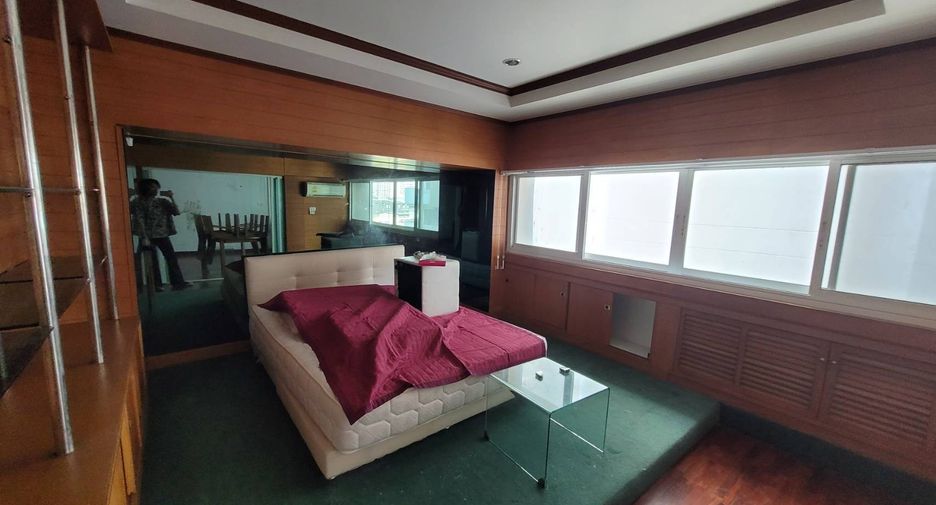 For rent 2 Beds condo in Khlong Toei, Bangkok