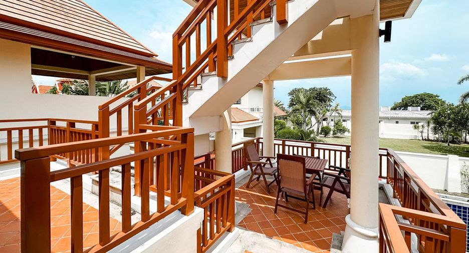 For sale 4 bedrooms villa in Bang Saray, Pattaya