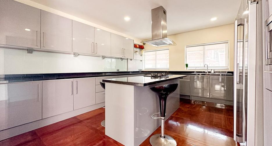 For sale 4 bedrooms villa in Bang Saray, Pattaya