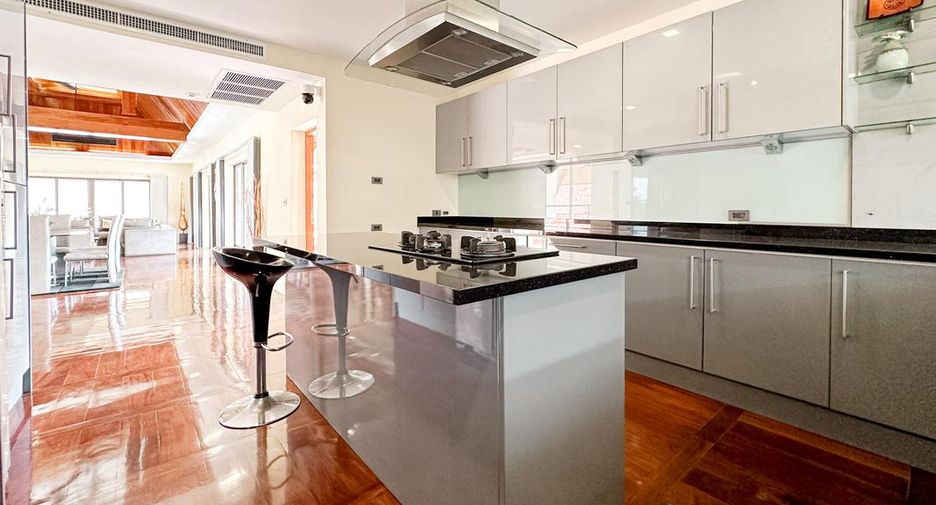 For sale 4 bedrooms villa in Bang Saray, Pattaya