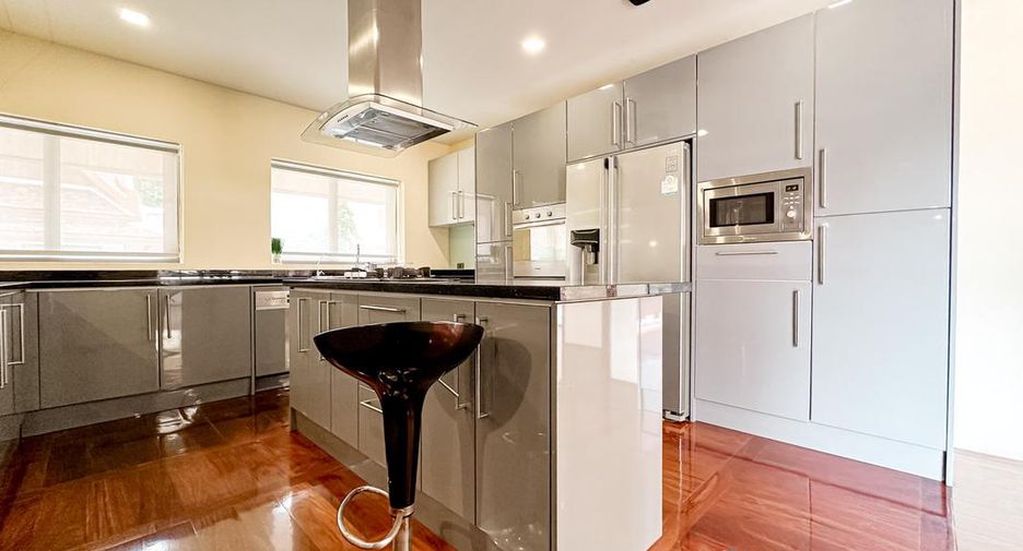 For sale 4 bedrooms villa in Bang Saray, Pattaya