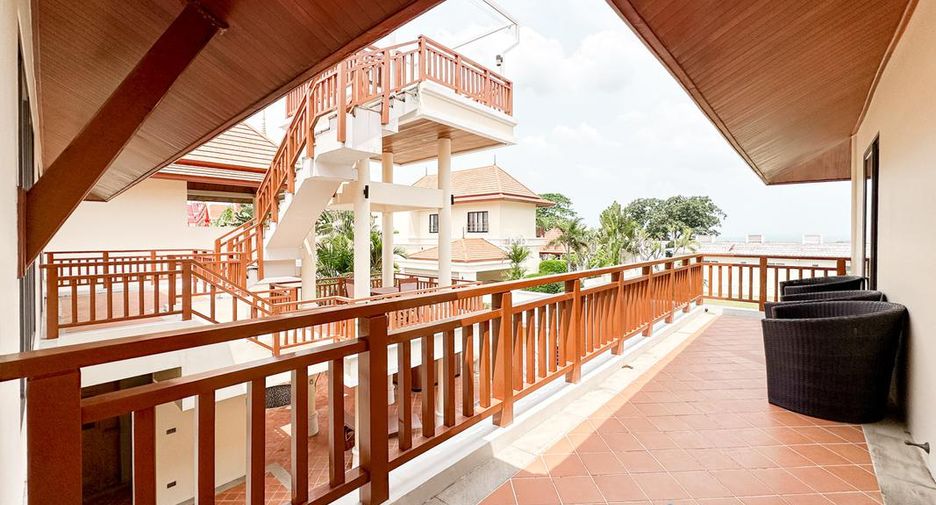 For sale 4 bedrooms villa in Bang Saray, Pattaya