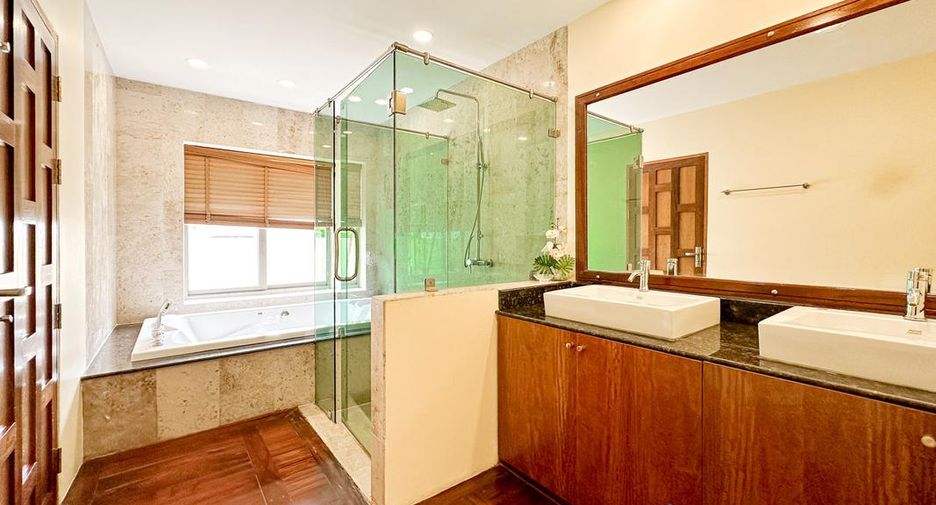 For sale 4 bedrooms villa in Bang Saray, Pattaya