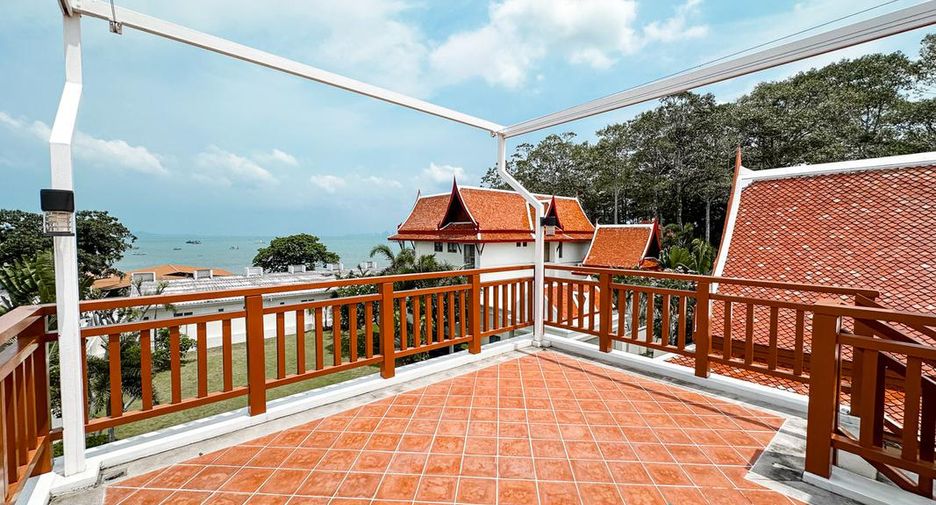 For sale 4 bedrooms villa in Bang Saray, Pattaya