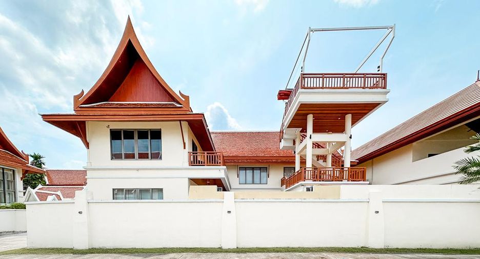 For sale 4 bedrooms villa in Bang Saray, Pattaya