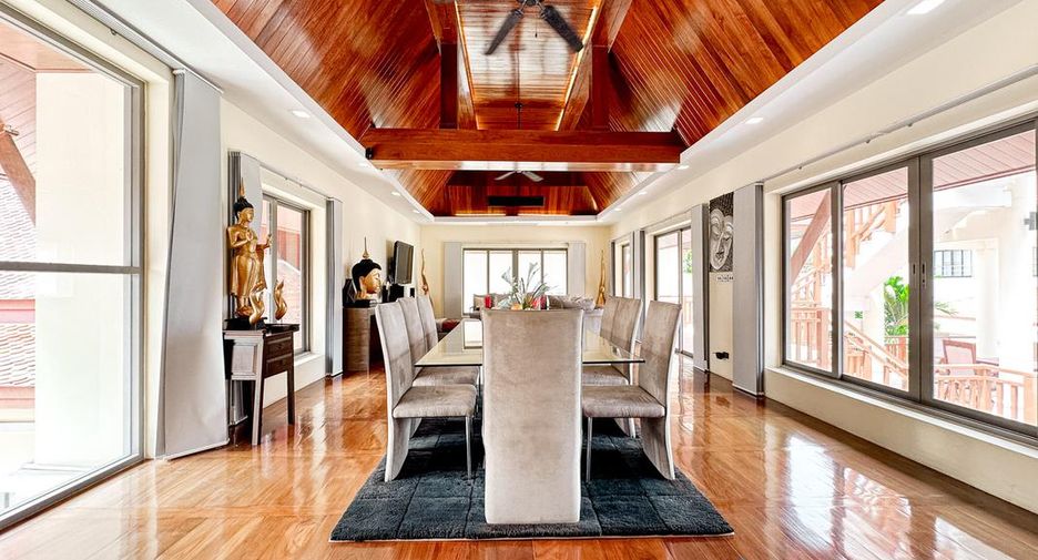 For sale 4 bedrooms villa in Bang Saray, Pattaya