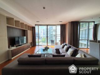 For rent 3 bed condo in Watthana, Bangkok