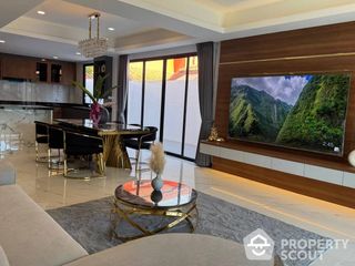 For sale 6 bed house in Pratumnak, Pattaya