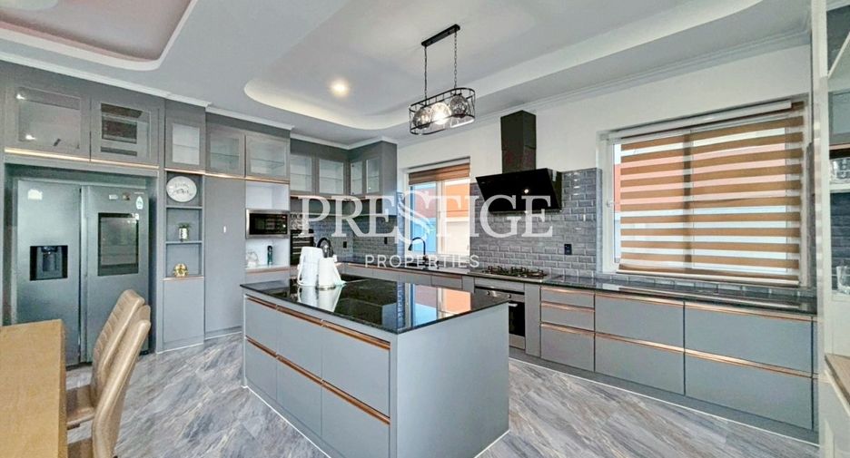 Casa en venta de 4 habitaciones en Bang Lamung, Chonburi