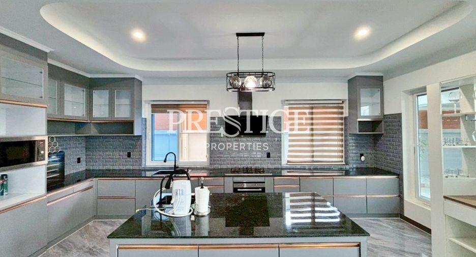 Casa en venta de 4 habitaciones en Bang Lamung, Chonburi