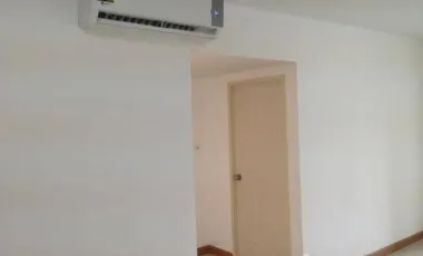 For sale 2 Beds condo in Huai Khwang, Bangkok