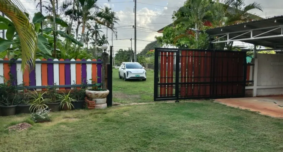 For rent 2 bed townhouse in Mueang Krabi, Krabi