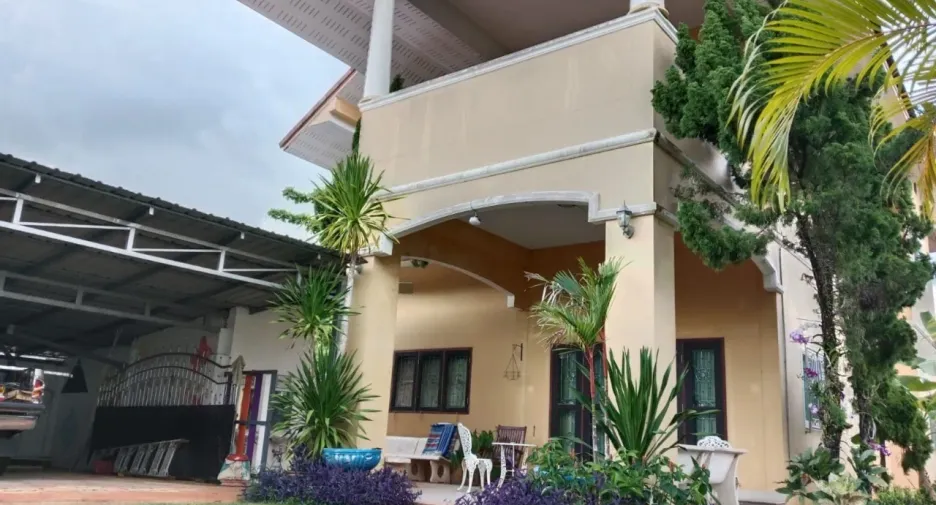 For rent 2 bed townhouse in Mueang Krabi, Krabi
