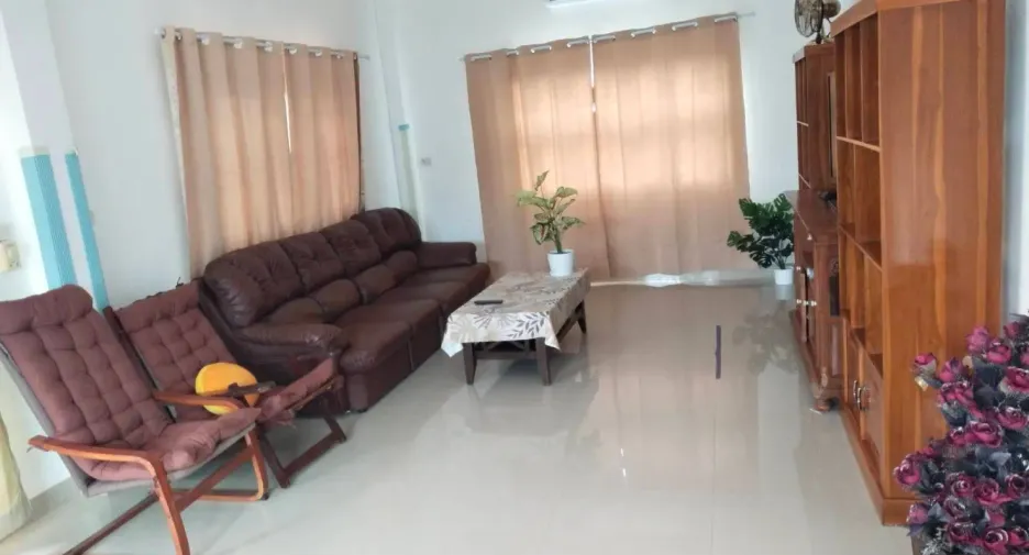 For rent 2 bed townhouse in Mueang Krabi, Krabi