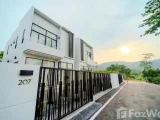 For sale 4 bed townhouse in Mueang Krabi, Krabi