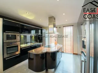 For rent そして for sale 4 ベッドルーム house in Bang Lamung, Chonburi