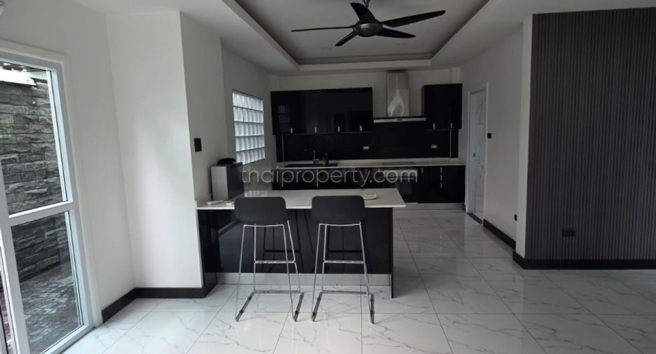 Haus zum Kauf mit 3 Zimmer in Bang Lamung, Chonburi
