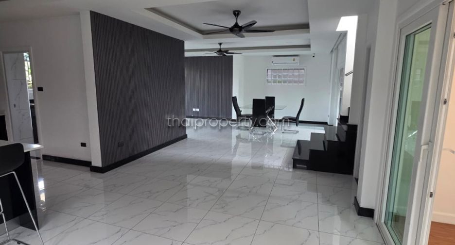 Haus zum Kauf mit 3 Zimmer in Bang Lamung, Chonburi