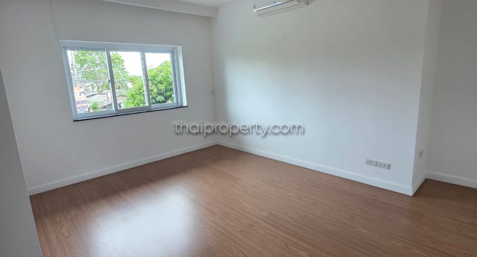 Haus zum Kauf mit 3 Zimmer in Bang Lamung, Chonburi