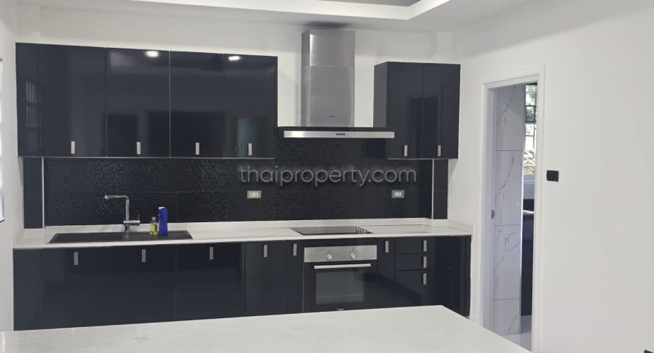 Haus zum Kauf mit 3 Zimmer in Bang Lamung, Chonburi