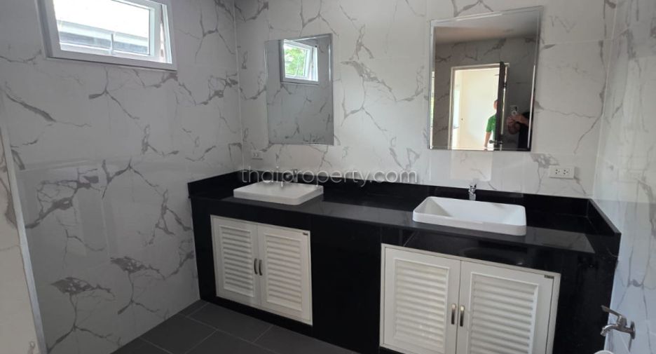Haus zum Kauf mit 3 Zimmer in Bang Lamung, Chonburi