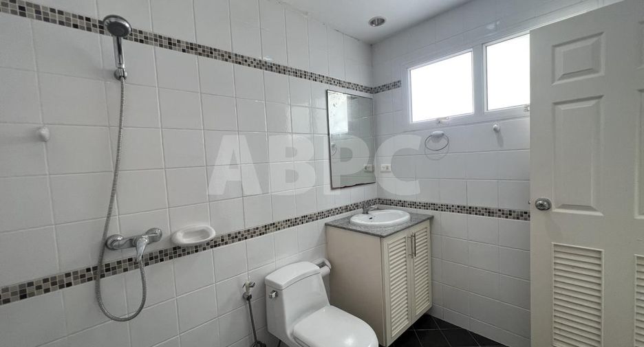 For sale 2 bedrooms townhouse in Mueang Rayong, Rayong