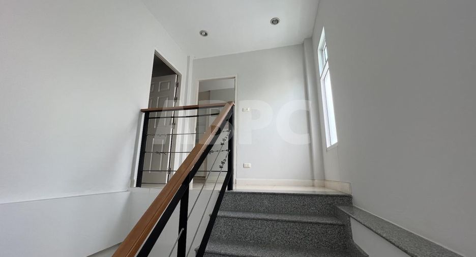 For sale 2 bedrooms townhouse in Mueang Rayong, Rayong