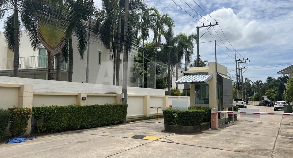 For sale 2 bedrooms townhouse in Mueang Rayong, Rayong